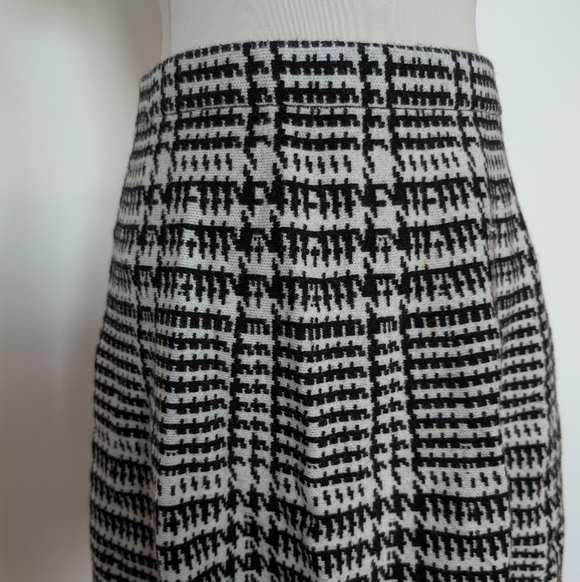 Stretchy Warm Bold Pattern Nanette Lepore Circle Skirt - Picture 4 of 8